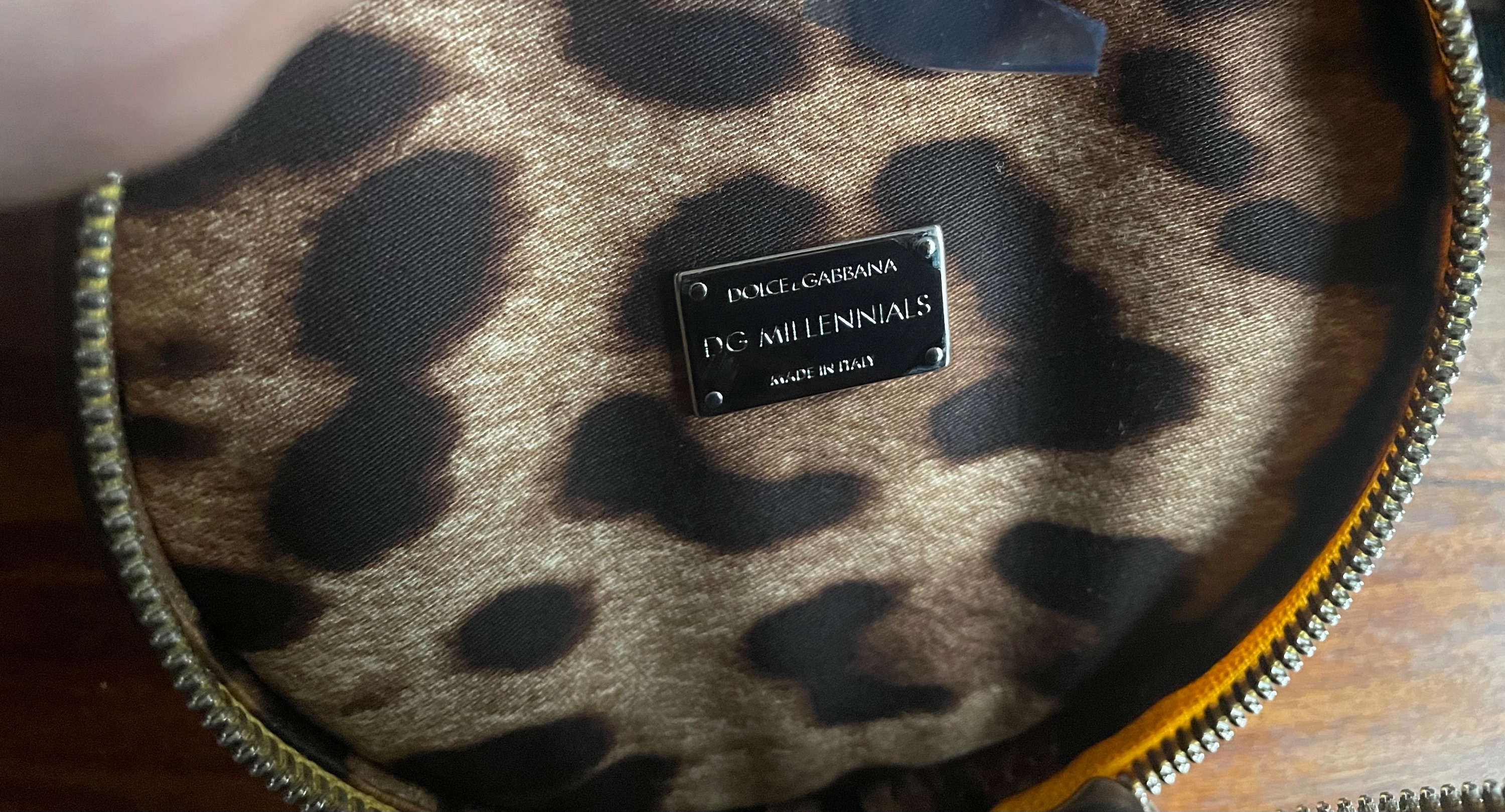 Preowned Dolce & Gabbana Amore Love Tin White leather 11