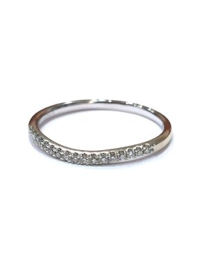 Cred diamond and white gold Maple Leaf eternity ring