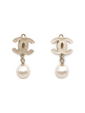 Chanel Gold Pearl Drop CC Clip-on Earrings