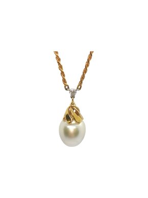 18ct Yellow Gold Diamond & Pearl Pendant Necklace