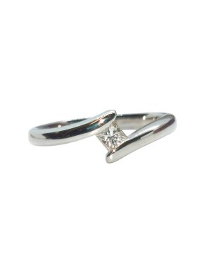 18ct White Gold Princess Cut White Diamond Solitaire Ring O