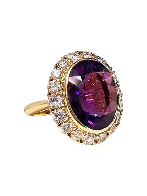 18ct Yellow Gold Diamond & Amethyst Ring - Size M 1/2