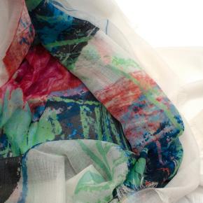 Chanel White Nº 5 Cashmere Stole 8