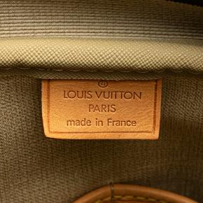 Louis Vuitton Monogram Deauville Top Handle Bag 5