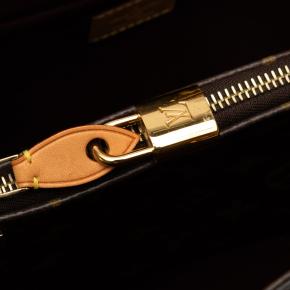 Louis Vuitton Monogram Montaigne MM Tote Bag 8