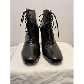 Saint Laurent Babies 90 Black Leather Ankle Boots 2