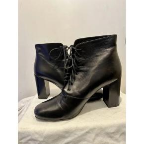 Saint Laurent Babies 90 Black Leather Ankle Boots 7