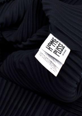 ISSEY MIYAKE Navy Pleated Polo-Shirt 6