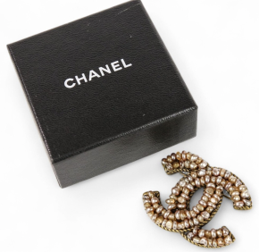 Chanel Faux Baroque Pearl CC Brooch 3.5cms x 4.5cms 2
