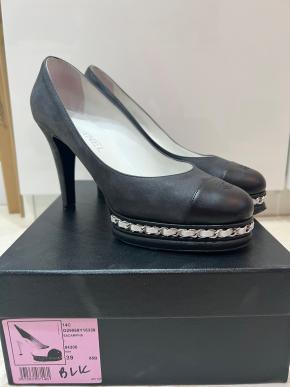 Chanel Black Leather Chain Detail Pumps 2