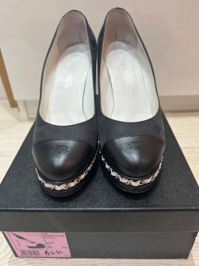 Chanel Black Leather Chain Detail Pumps 3