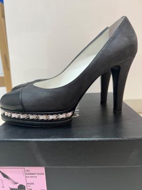 Chanel Black Leather Chain Detail Pumps 8