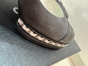 Chanel Black Leather Chain Detail Pumps 4