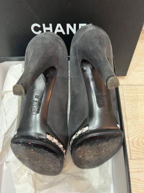 Chanel Black Leather Chain Detail Pumps 9