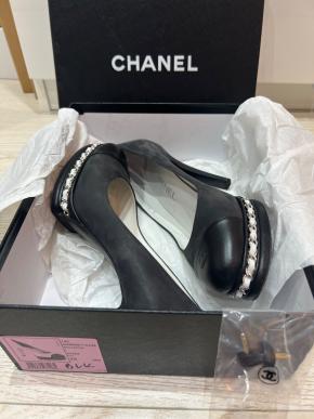 Chanel Black Leather Chain Detail Pumps 5