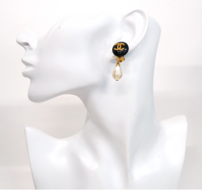 Vintage Chanel Clip-On Drop Earrings 3