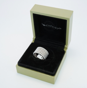 Van Cleef Perleé Ring 5