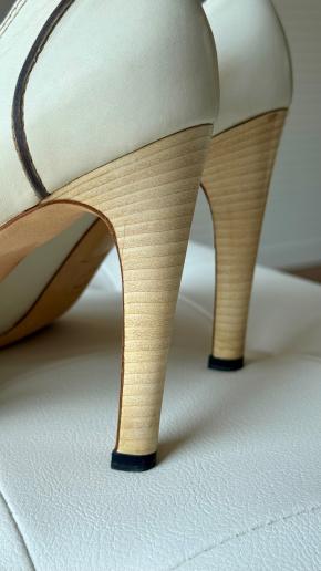 Gucci White Leather Heeled Pumps 6