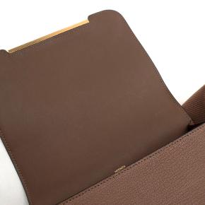 Hermès Etoupe Crossbody/Shoulder Geta Bag with Gold Hardware 13