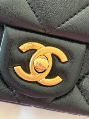 Chanel Black Lambskin ‘Pearl Crush’ Classic 6
