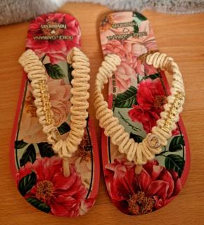Dolce & Gabbana & Havaianas In Rose Print 4