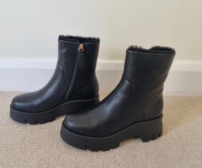Gianvito Rossi Faux Fur Lined Black Leather Ankle Boots 2