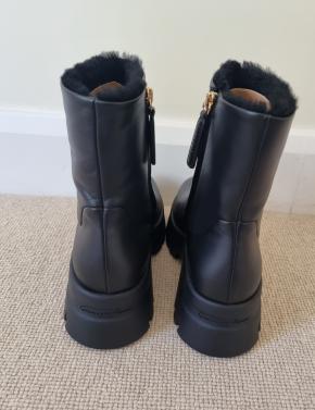 Gianvito Rossi Faux Fur Lined Black Leather Ankle Boots 4