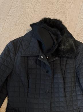 Burberry Black Quilted Jacket With Detachable Fur Collar 8