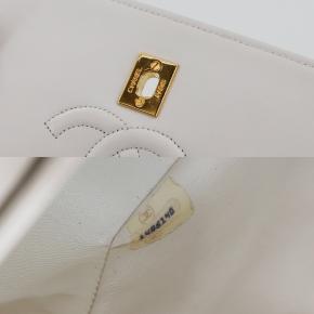 Chanel Vintage Black And White Matelasse Shoulder Bag 10