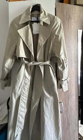Victoria Beckham x Mango Beige Trenchcoat 12