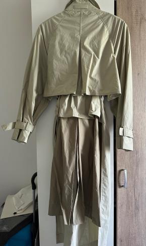 Victoria Beckham x Mango Beige Trenchcoat 13