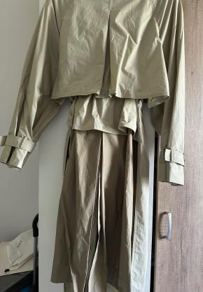 Victoria Beckham x Mango Beige Trenchcoat 11