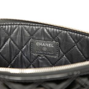 Chanel Black Medium Quilted Patent O Case Clutch 5
