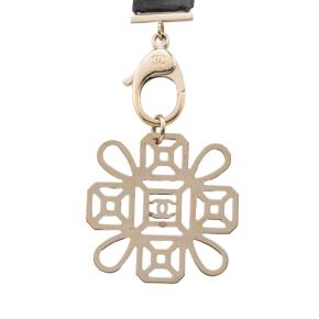 Chanel Embellished Snowflake Gold Plated Pendant Necklace 2