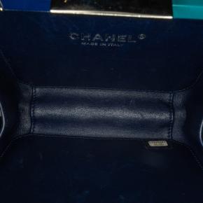 Chanel Blue Ombre Acrylic Clutch on Chain 4