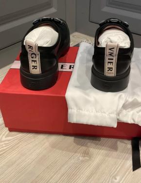 Roger Vivier Black Leather Walkie Viv Flats 4