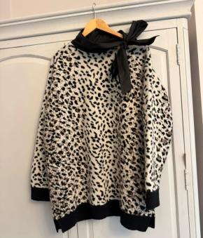 Valentino  Leopard Jacquard Wool-Blend Jumper 2