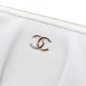 Chanel White Lambskin Wave Clutch 6