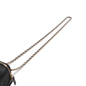 Chanel Black Mini Lambskin Vanity Case with Chain 8