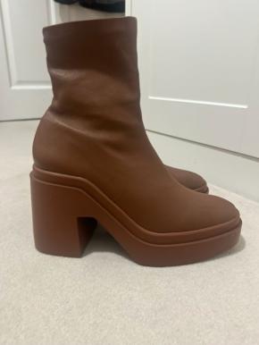 Robert Clergerie Tan Nina Boots 9