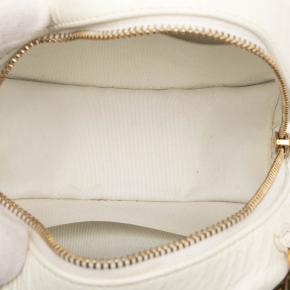 Chanel White Lambskin 19 Round Clutch with Chain 4