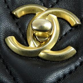 Chanel Black Medium CC Chevron Lambskin Chain Top Handle Flap 12