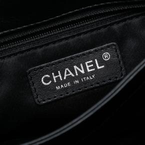 Chanel Black Quilted Calfskin Hamptons Foldover Flap 5