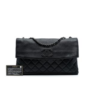 Chanel Black Quilted Calfskin Hamptons Foldover Flap 8