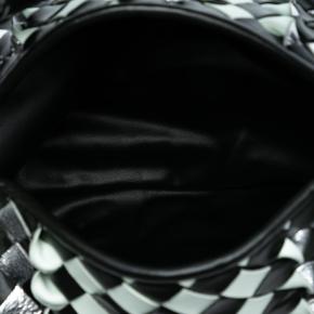 Bottega Veneta  Bicolor Calfskin Intrecciato Small Hop Hobo 4