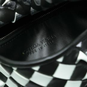 Bottega Veneta  Bicolor Calfskin Intrecciato Small Hop Hobo 5