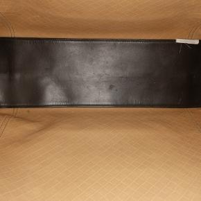 Bottega Veneta Animal Printed Nappa Intrecciomirage Butterfly Tote 4