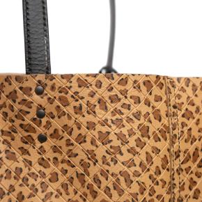 Bottega Veneta Animal Printed Nappa Intrecciomirage Butterfly Tote 9