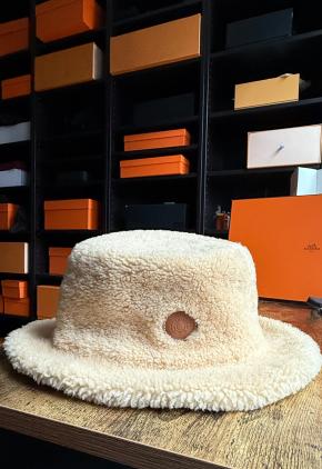 Hermès Sheepskin Fauve Mouton Bicolore Hat 2