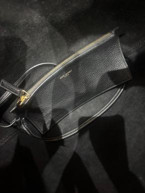 Saint Laurent Black Le 5 à 7 Hobo black leather bucket bag 16